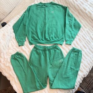 ALO Yoga Lettuce Green Accolade Set